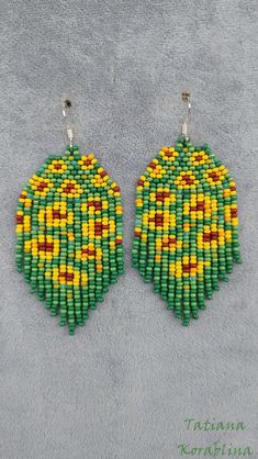 Bohemian Sunflower Design Jewelry With Round Beads, Sunflower Dangle Earrings For Summer, Yellow Bohemian Jewelry With Sunflower Design, Bohemian Yellow Jewelry With Sunflower Design, Bohemian Yellow Sunflower Earrings, Bohemian Yellow Sunflower Design Jewelry, Bohemian Green Flower Earrings With Dangling Beads, Yellow Flower Earrings With Colorful Beads, Traditional Yellow Earrings For Summer