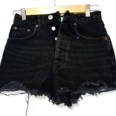 Short Shorts By Zara. Black Denim. Button Fly. Raw Hem. Zara Mom Jeans, Zara Denim Jeans, Womens Distressed Jeans, Off White Jeans, Mom Jeans Shorts, White Jean Shorts, Ripped Denim Shorts, Black Jean Shorts, Zara Shorts