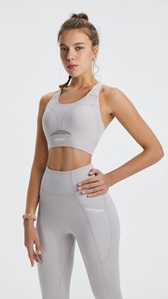 Defined by strong bonded seams and our newest performance fabric that holds up under pressure, the X Back Bra In Diamond Compression from HOTSUIT features a halter-style neckline and a racerback for dynamic movement. This supportive longline sports bra features a scoop neckline, removable bra cups for optional shape, and a smoothing sustainably-derived performance fabric made from recycled plastic bottles. DETAILS + FABRIC TECH High Action Sports Bra 39% Spandex 61% Nylon Lining: 92% Nylon 8% Sp Workout Outfits Aesthetic, Activewear Editorial, High Neck Sports Bra, Dynamic Movement, Chic Sunglasses, Sporty Dress, Sportswear Fashion, Training Clothes, Active Outfits