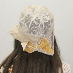 Fitted Vintage Bonnet With Lace Trim, Vintage Wedding Bonnet With Lace Trim, Fitted Vintage Bonnet, Fitted Vintage Bonnet For Wedding, Vintage Fitted Bonnet For Spring, Fitted Vintage Bonnet Hat, White Fitted Vintage Bonnet, Vintage Cream Bonnet, Lace Hat