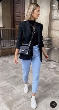 City Life Outfits, Winter Outfits For Pear Shaped Women, Bussines Casual Woman, Jeans Casual Outfit, Street Style Outfits Casual, Smart Casual Women Outfits, Outfits Con Jeans, Winter Fashion Outfits Casual, Business Outfits Women