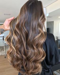 Brunette Hair With Highlights, Gorgeous Hair Color, Hair Color Light Brown, Brunette Balayage Hair, Brown Hair Balayage, Highlights Brown Hair, Brown Blonde Hair, Hair Color Balayage, Hair Inspiration Color