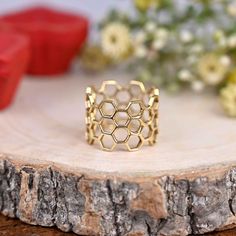 ♠ Item Details:- Brass Honeycomb Ring, Minimalist Jewelry, Dainty Ring, Bee Ring, Ring for Her, Geometric Ring, Graduation Gift, Christmas Day Gift Metal:- Brass Packing- Your jewelry will be nicely packaged. If one or more items are gifts, please leave us a note at checkout and we'll pack them separately. We would be happy to send your personal note with it. We accept custom and personalized orders. It can be changed in the gemstone, Ring design, and Ring size. Please send us a message if you a Honeycomb Ring, Bee Ring, Zierlicher Ring, Jewelry Dainty, Geometric Ring, Ring Minimalist, Christmas Day, Rings For Her, Dainty Ring