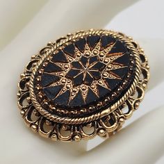 Antique Intaglio Starburst Black Etched Glass Filigree Detail 18kgp Adjustable Band Large Statement Ring In Excellent Antique Condition. Please Feel Free To Ask Questions. Jw20-Nss-24a Intaglio Jewelry, Jewelry Antique, Italian Jewelry, Ring Color, Etched Glass, Glass Etching, Adjustable Ring, Womens Jewelry Rings, Adjustable Rings