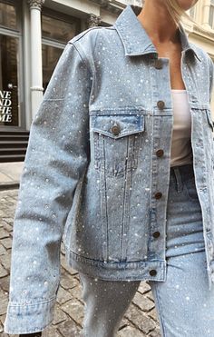 Everyday denim jacket with a Mumu twist! This light wash denim jacket features playful sparkles, perfect for taking your look from day to night! Denim Party, Light Wash Denim Jacket, Bachelorette Outfits, Boho Jacket, Gameday Outfit, Show Me Your Mumu, Pullover Jacket