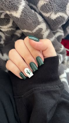 Western Short Nail Designs, Cute Western Nails Acrylic Simple, Acrylic Western Nails, Cute Cactus Nails, White Western Nail Ideas, Simple Western Nail Designs, Western Hoco Nails, Country Girl Nail Ideas