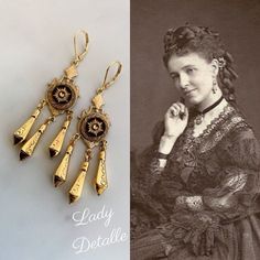 Fancy Victorian PENDULUM 1870s Earrings Lady Detalle Sunburst - Etsy Antique Gold Earrings With Historical Design, Antique Earrings With Historical Design, Vintage Earrings With Historical Design, Victorian Earrings For Evening, Victorian Baroque Earrings, Victorian Chandelier Drop Earrings With Intricate Design, Gold Victorian Baroque Earrings, Gold Baroque Victorian Earrings, Victorian Chandelier Earrings For Evening