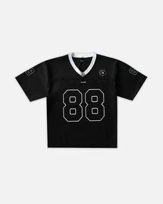 Inspired by retro football warmups, this jersey features a boxy cropped fit with screenprinted and embroidered details. 260GSM polyester upper body 180GSM mesh lower body Embroidered patches Screenprinted details Black Jersey Outfit, Cropped Football Jersey, Retro Football Jersey, Black Football Jersey, Jacket Drawing, Retro Jersey, Jersey Tshirt, Clothes Wishlist, American Football Jersey