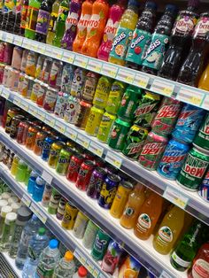 many different types of sodas are on the shelves