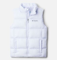 Packed with recycled synthetic insulation, this is the perfect puffer vest for cold, dry winters. Handy zippered pockets keep your phone and other items close from trail to town.