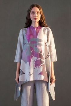 Plum blue short tail kaftan with abstract geometric and floral print. Paired with coordinating straight pant. - Aza Fashions Spring Printed Tunic Sets, Spring Tunic Sets With Printed Motifs, Printed Motifs Tunic Set, Floral Print Tunic Set For Summer, Floral Print Summer Tunic Set, Summer Floral Print Tunic Set, Printed Tunic Sets For Summer, Summer Printed Tunic Sets, Spring Printed Straight Kurta Tunic