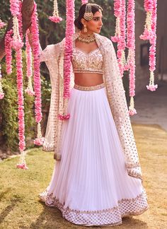 White and Gold Embroidered Lehenga – Lashkaraa Golden Lengha, White Plane, Lehenga White, Dupatta Embroidery, Lehenga Pattern, White Lehenga, Embroidered Lehenga, Lehenga Blouse, Net Dupatta