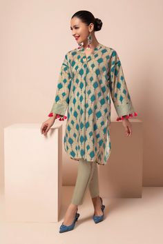 Summer/fall Outfits, Kurti Sleeves, Shirt Patterns, Short Shirt Dress, Kurti Sleeves Design, Pakistani Dresses Casual, Summer Lawn, Kurti Design, Designer Dresses Casual