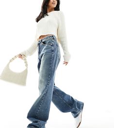 Jeans by Stradivarius Join the jean scene Dad fit High rise Belt loops Five pockets Street Wear Jeans, Stradivarius Jeans, Dark Vintage, Dad Fashion, Jeans Dark Blue, Dad Jeans, Jeans Cargo, Petite Jeans, Workwear Dress