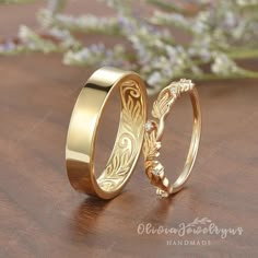 ArtCarved Oak Leaf Couple Rings Set Moissanite Leaf Wedding Band Dainty Minimalist Mens Promise Ring Yellow Gold Matching Rings For Couple Women's Band https://www.etsy.com/listing/1683065846/ ▶ Ring Details: ※Metal: 10K or 14K or 18K Solid Gold (Rose, White, or Yellow) , Silver ※Stone: Moissanite ※Band Width: approx.1.5mm ※Change Stones / Upgrade Stone Size, feel free to contact me! Men's Band https://www.etsy.com/listing/1808199202/ ▶ Ring Details: ※Metal: 10K or 14K or 18K Solid Gold (Rose, White, or Yellow) , Silver ※Band Width: approx. 5mm ※Band Thickness: approx. 1.6mm ※If your ring size is larger than 9 US, please contact me! We offer an Upgrade Ring Size service. My Etsy shop: https://www.etsy.com/shop/oliviajewelryus ▶Tips: ※Accept return and exchange for normal orders. All return Minimalist Wedding Band Set, Matching Engagement Ring, Oak Leaf Wedding Band, Mixed Wedding Bands, Men And Women Wedding Ring Sets, Matching Promise Rings Gold, Promise Rings For Couples Gold, Unique Matching Wedding Bands, Couples Rings Matching