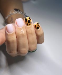 Short Nail Designs Leopard Print, Cute Short Acrylic Nails Leopard, Short Square Cheetah Nails, Summer Cheetah Nails Short, Short Nail Cheetah Designs