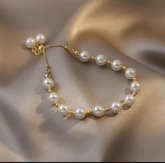 Classic Freshwater Pearl Jewelry (7-8 inches / 18-20 cm) this bracelet is a timeless accessory. Made with hypoallergenic and nickel-free materials, it's also gentle on sensitive skin. Ideal as a gift or a special treat for yourself, this bracelet will quickly become a cherished piece in any jewelry collection. Luxury Gold Jubilee Pearl Bracelet, Classic Adjustable Hypoallergenic Chain Bracelet, Elegant Adjustable Chain Bracelet For Mother's Day, Adjustable Hypoallergenic Round Pearl Bracelet, Classic Adjustable Hypoallergenic Pearl Bracelet, Classic White Bracelets For Mother's Day, Classic Beaded Bracelet With Extender As Gift, Elegant Hypoallergenic Beaded Bracelets As Gift, Elegant Hypoallergenic Beaded Bracelets For Gifts