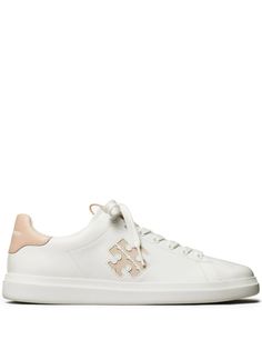 Tory Burch Double T Howell Court Sneakers - Farfetch Tory Burch Sneakers, Chanel 2, Summer Beach Wear, Flat Boots, Ballet Flat Shoes, Ski Wear, Pump Sandals, Lady Dior, Nappa Leather