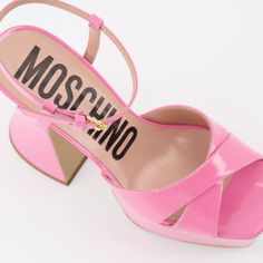 Sandales à plateforme Moschino pour femme. Pink Platform Sandals, Best Suitcases, Pink Platform, Ankle Boots Dress, Pink Platforms, Bag Suitcase, Platform Espadrilles, Pink Sandals, Thick Heel