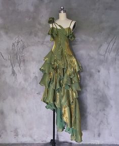 Earth Fashion Show, Forest Party Outfit, Green Fairy Outfits, Green Fantasy Outfit, Enchanted Forest Outfit, Fairy Prom Dress, Vintage Prom Dresses, Vintage Prom, Theme Dress