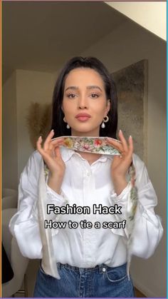 Fashion Hack, How To Tie A Scarf Neck Scarf Outfit, Silk Scarf Outfit, Tie A Scarf, Short Scarves, Silk Scarf Style, How To Wear A Scarf, Scarf Outfit, Trendy Denim, Sportswear Fashion