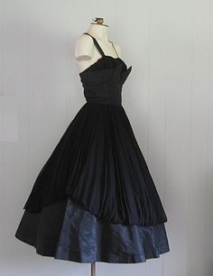 APPROXIMATE MEASUREMENTS (INCHES): Current Size: XS/S Tag size: 10 (please note this is vintage sizing; see measurements for more accurate current size/fit) Bust: 34 Waist: 25 Hip: OPEN Bodice (shoulder to waist): 17 Skirt (waist to hem): 32 CONDITION Excellent DESCRIPTION 1950s party dress Black taffeta and black chiffon fabric Fitted bodice and full skirt Back metal zip closure No manufacturer's label 1950s Evening Dress With Lined Bodice, Vintage Full Skirt Evening Dress, 1950s Style Vintage Dress For Vintage Events, Vintage Pleated Party Dresses, 1950s Style A-line Vintage Evening Dress, Vintage Party Dress With Pleated Bodice, 1950s A-line Vintage Evening Dress, Vintage Cocktail Dress With Boned Bodice, Vintage Fitted Ball Gown Evening Dress