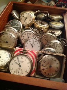 #aesthetic #girl #justagirl Crusty Aesthetic, Junk Aesthetic, Collecting Aesthetic, The Attic, Dark Academia Aesthetic, Academia Aesthetic, Three Words, Beautiful Watches, Vintage Vibes