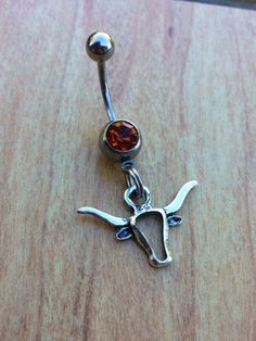 I'm loving this Texas Longhorn belly ring! Western Fashion Jewelry, Cute Belly Rings, Belly Button Piercing Jewelry, Belly Piercing Jewelry, Bota Country, Cowgirl Accessories, Country Jewelry, Tattoos Geometric