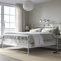 STJÄRNÖ bed frame, white/Lyngör white, King. STJÄRNÖ is a classic bed frame with decorative details that add a twist to the steel design – and LYNGÖR mattress base gives extra height and helps your mattress keep its shape for longer. Top frame/ Bottom headboard rail/ Headboard leg/ Footboard/ Bottom footboard rail/ Bedside/ Foot ring: Steel. Bed Textiles, White Metal Bed, Bed Frame White, Make The Bed, High Headboard, Curved Headboard, Outdoor Bedroom, Classic Bed, Comfortable Place