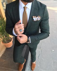 Man Wearing A Suit, Green Suit Men, Stil Masculin, Pastel Shirt, Stylish Mens Suits