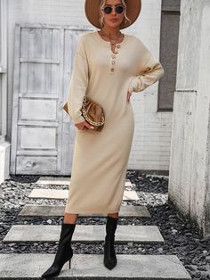 Look like a million bucks in the Massey Knit Midi Sweater Dress! This cotton-blend dress is perfect for all your fashionable events. Show off your modern style while staying warm and comfortable at the same time. For fab, fashionable fun, it's Massey-neat! Size Guide: Ambre is 5’2” tall, and has a 33.2” bust, 24.5”waist, & 36.7” hips. She is wearing a S / US 4 / AU 8. This dress is true to size. Feature: Crew Neckline. Knit Fabrication. Midi Length. Stretch Fit. Material: 55% Acrylic. 45% Cotton Vintage Long Dress, Sweater Streetwear, Long Knit Sweater, Long Sweater Dress, Women Office, Chic Sweaters, Knitwear Dress, Sweater Dress Women, Sweater Dress Midi