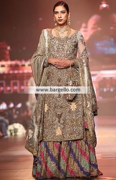 Chatapati Gharara, Wedding Lehngas, Outrageous Outfits, Lehenga Banarasi, Bridal Gharara, Gharara Designs, Pakistani Bridal Lehenga, Cultural Beauty, Ramp Walk