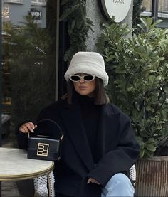 White Fuzzy Hat Outfit, Fluffy Bucket Hat Outfit, Fur Bucket Hat Outfit, Bucket Hat Outfit Winter, Bucket Hat Street Style, Europe Winter Outfits, Matcha Aesthetic, Bucket Hat Winter