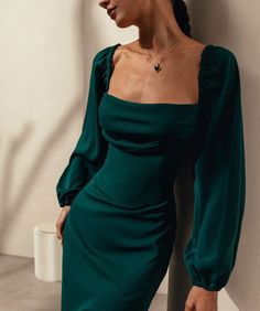 Square Line Dress, Elegant Puff Sleeve Dress, Dresses With Square Necklines, Dress With Built In Corset, Work Gala Dress, Dress Bodice Ideas, Classy Cocktail Outfits, Square Neckline Dress With Sleeves, Formal Dresses Long With Sleeves