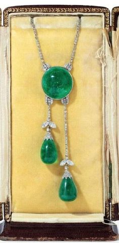 925 Sterling Silver Necklace New Cubic Zirconia Art Deco Style Green Cabochon | eBay Biedermeier Furniture, Resort Jewelry, Emerald Jewellery, Diamond Bracelet Design, Diamond Necklace Designs, Peridot Green, Art Deco Pendant, Diamond Jewelry Necklace, Bridal Jewellery Indian