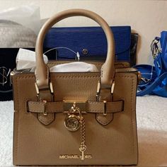 Brand New, Nwt Michael Kors Mini Crossbody Bag Beige Bags With Branded Hardware For Everyday Luxury, Key And Lock, Bags Michael Kors, Boot Bag, Mini Crossbody Bag, Mini Crossbody, Mini Bags, Michael Kors Bag, Mini Bag