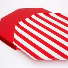 CANDY CANE STRIPE OCTAGONAL PLATES Meri Meri Christmas Tableware Bonjour Fete - Party Supplies Red Party Decorations, Red Plates, Star Confetti, Red Foil, Candy Cane Stripes, Red Party, Meri Meri, Birthday Cup, Summer Celebration