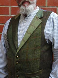 Fitted Patchwork Vest For Fall, Fitted Tweed Vest For Fall, Fitted Tweed Vest With Herringbone Pattern, Vintage Tweed Vest For Work, Fitted Tweed Vintage Vest, Fitted Vintage Tweed Vest, Vintage Fitted Tweed Vest, Fitted Tweed Vest For Winter, Fitted Tweed Sleeveless Vest