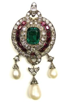 Handmade Item Silver weight: 23.450 Grams Recycling: No Gemstone: American Diamond (zircon), Ruby, Pearl & Emerald Diamond weight: 7.11 ct Diamond shape: Round Diamond Colure: white Ruby weight: 5.67 ct Emerald weight: 8.34 ct Pearl weight: 12.90 ct Pearl, Ruby & Emerald: Lab created Material: Silver Silver purity: 925 Brooch Finished: Oxidized Black & Gold plated Elegant Multi-stone Oval Brooches, Elegant Oval Multi-stone Brooches, Elegant Multi-stone Oval Brooch, Classic Diamond Gemstone Brooches, Classic Diamond Brooch With Gemstones, Multi-stone Diamond Brooches, Fine Jewelry Diamond Multi-stone Brooches, Fine Jewelry Diamond Multi-stone Brooch, Diamond Multi-stone Brooches In Fine Jewelry Style