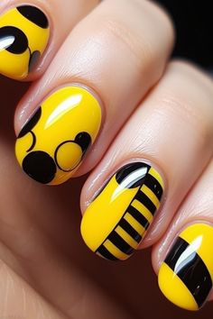 Transform Your Style with Yellow Nails: A Color Unveiled Classy Beach Party, Perfect Summer Nails, Gell Nails, Yellow Nail Designs, Ladybug Nails, Blue And Silver Nails, Easy Nail Designs, Acrylic Nail Ideas, Creative Nail Art