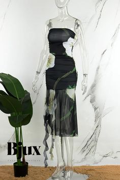 Bjux - Contemporary Black Print Strapless Dress with Backless Design for an Elegant and Flattering Look