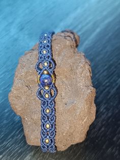 Micro macrame bracelet made with 0.75mm Linhasita thread. A beautiful 8mm lapis lazuli stone in the center. Miyuki 11/0 and 8/0 gold beads. The size is adjustable. Micro Macrame Bracelet, Micro Macramé, Lapis Lazuli Stone, Macrame Bracelet, Micro Macrame, Macrame Bracelets, Gold Beads, Lapis Lazuli, Bracelet Making