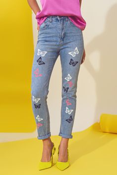 Introducing the Butterfly Detail Skinny Jeans in Light Blue Wash, a perfect addition to your denim collection. These jeans feature a romantic butterfly print that will make you stand out from the crowd. Made from stretch denim, these jeans are designed to fit like a second skin, ensuring you look and feel great all day long. With a high-rise waist and skinny fit, these jeans are both comfortable and flattering. The functional pockets are perfect for carrying your essentials while the five-pocket Romantic Fabric, Jeans Print, Stretch Denim Fabric, Denim Pocket, Swimwear Dress, Denim Collection, Short En Jean, The Butterfly, Everyday Wardrobe