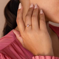 Delicado, delicado y por supuesto… ¡rosa! Ese es el trío perfecto para una apariencia suave y femenina. Nuestro anillo con esmeralda rosa rubor es elegante y perfecto para combinar con otros anillos de su colección. Quédese con un tema completamente rosa para una apariencia monocromática o combínelo con otras piedras preciosas y viva en el lado salvaje.




 Material: Plata de Ley 925 sólida de alta calidad

 Acabado: Oro 18K

 Con piedra preciosa de circonita cúbica de diamante rosa de ~ 4,5 x Dainty Solitaire Rose Gold Stackable Rings, Dainty Pink Gold Jewelry For Everyday, Delicate Solitaire Rose Gold Stackable Rings, Everyday Rose Gold Solitaire Rings, Dainty Emerald Cut Birthstone Ring, Dainty Rose Gold Diamond Ring For Everyday, Delicate Stackable Rose Gold Birthstone Ring, Everyday Rose Gold Birthstone Ring, Pink Gold Solitaire Wedding Jewelry