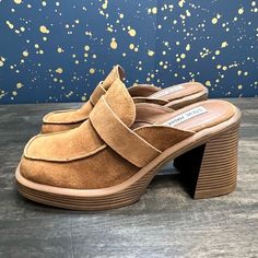 Steve Madden Fraim Heeled Loafer Mule Size 7.5M Cognac Retro 90's Heel Moc Toe Steve Madden Mules, Platform Shoes Sandals, Brown Block Heels, Steve Madden Platform, Platform Clogs, Suede Mules, Black Loafers, Loafer Mules, Retro 90s