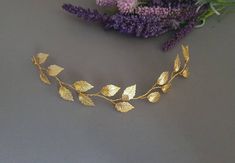 Pretty gold leaf hair vine handmade using beautiful gold metal leaves and gold jewellery wire. Available in different lengths and looks lovely with all hairstyles. *Thank you for viewing my Etsy listing. Every item is handmade by myself and I make each piece with love and care. Anything you find here can be altered to your requirements and I love receiving custom requests. I can make matching items for your bridal party, just get in touch!  Please view my shop for many more pretty accessories! J Leaf Headband Wedding, Hair Circlet, Gold Leaf Headband, Gold Leaf Hair, Boho Bridal Hair, Gold Hair Vine, Hair Vine Bridal, Flower Hair Band, Wedding Hair Headband