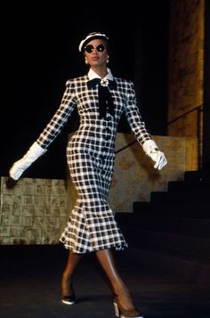 Fashion 60s, Looks Kate Middleton, 90s Runway Fashion, Runway Fashion Couture, Mode Chanel, Iconic Fashion, Moda Vintage