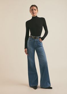 black Black Crop Turtleneck Outfit, Eco Friendly Outfits, Turtle Neck Work Outfit, How To Style Turtle Neck, Slim Girl Outfits, Outfits With Long Sleeve Shirts, Fitted Turtleneck Outfit, Turtle Neck Outfit Aesthetic, Professional Fall Outfits Women