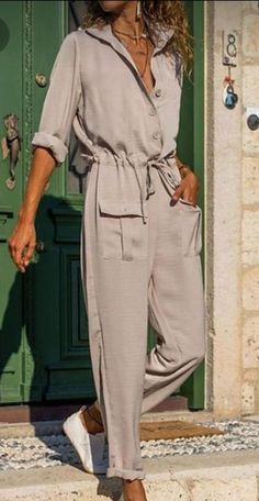 Style Salopette, Beige Jumpsuit, Tanzania Travel, Cargo Jumpsuit, Overalls Fashion, Collar Jumpsuit, Cardigan Blazer, Pocket Jumpsuit, Swedish Fashion