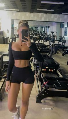 Ootd Gym, Lexi Rivera, Yoga Aesthetic, Sequin Dresses, Gym Inspo, Workout Fits, Gym Outfits, Insta Pics